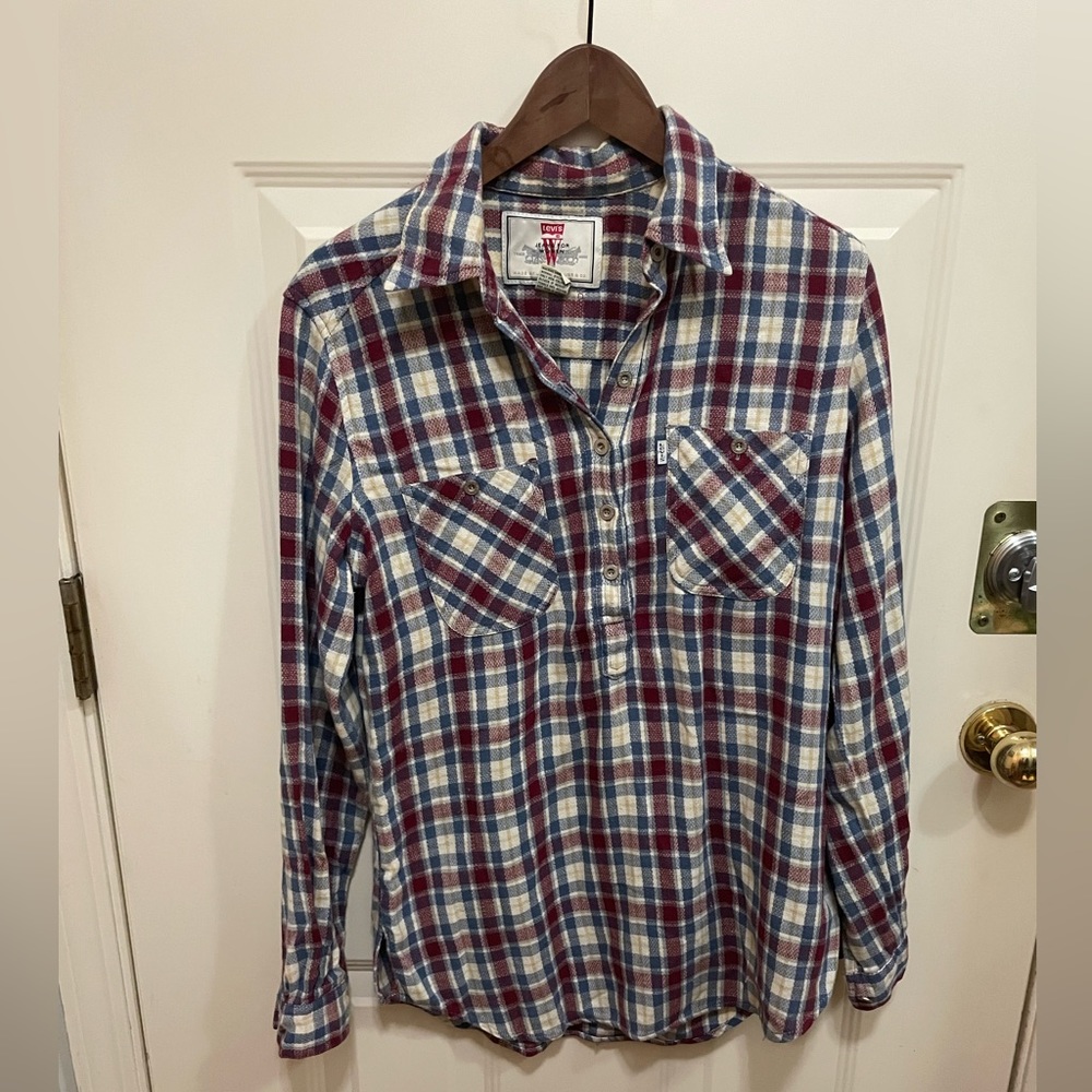Levi’s plaid shirt